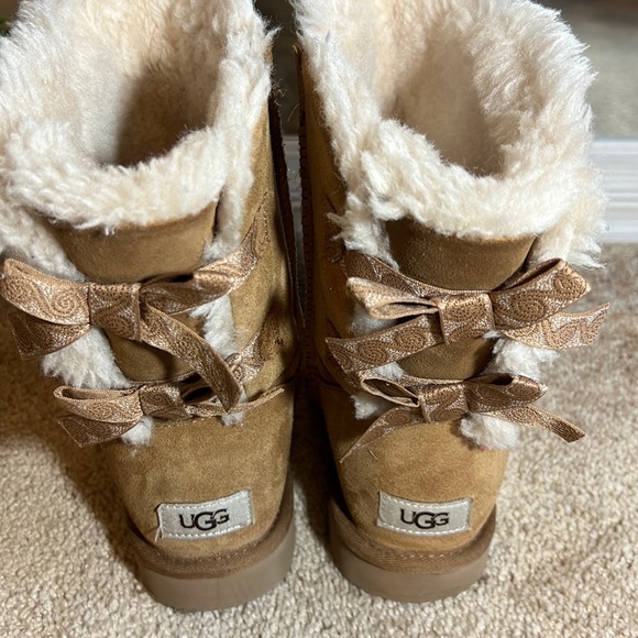 Bailey Bow Swirl Chestnut Uggs Sz 